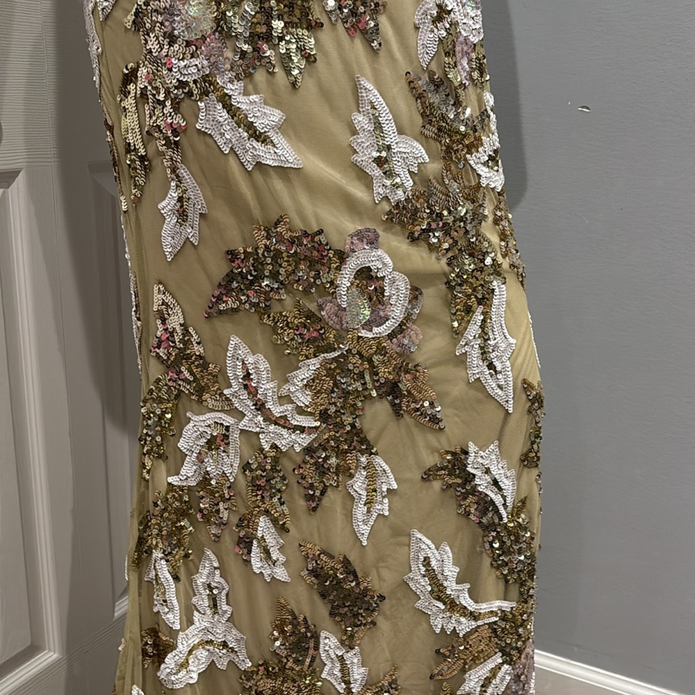 NWOT Mac Duggal floral embellished sequin v neck gown - Picture 7 of 16